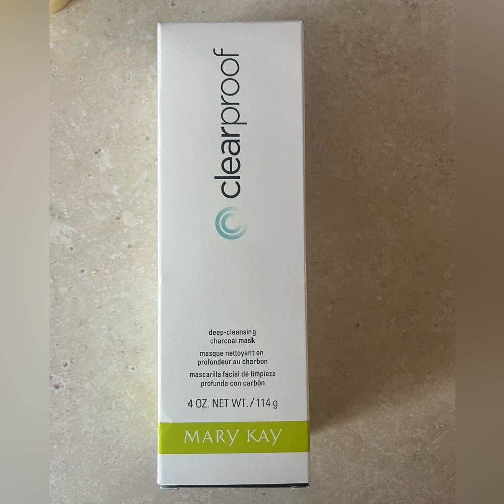 Mary Kay Clearproof Charcoal Mask with Green Accent